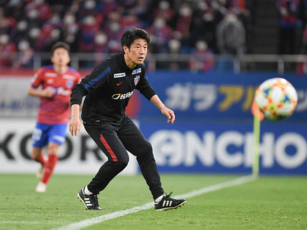 在篮球场上 在篮球场上